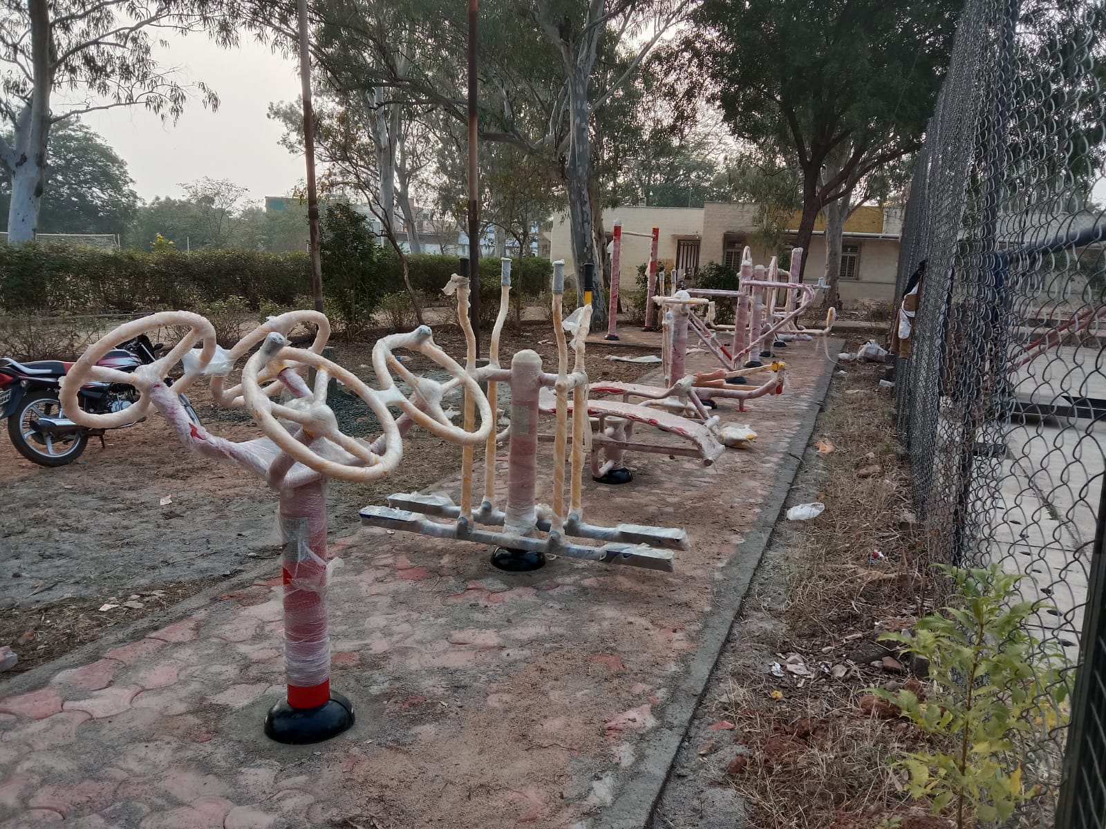 शिवपुरी :- खेल मंत्री श्रीमंत यशोधरा राजे ने दी, शहर के 8 स्थानों को ओपन जिम की सौगात,शहरवासियों के स्वास्थ्य के दृष्टिगत रखते हुए दी सौगात