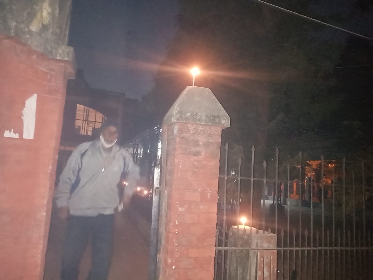 बरेली-बरेली कॉलेज के अस्थायी कर्मचारियों का धरना प्रदर्शन जारी
