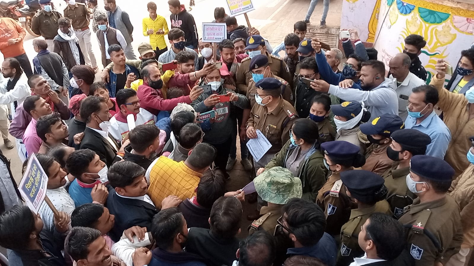 शिवपुरी :- पंचायत एवं नगरीय निकाय चुनाव में ओबीसी को जनसंख्या के अनुपात में आरक्षण लागू करने ओबीसी महासभा ने सौंपा ज्ञापन