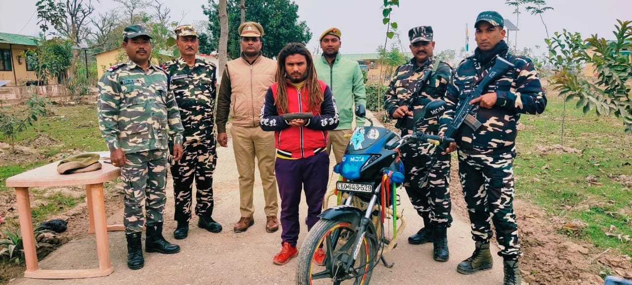 पीलीभीत : भारत नेपाल बॉर्डर से 250 ग्राम अवैध चरस के साथ किया गिरफ्तार
