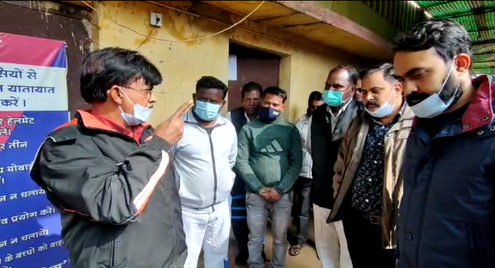 शिवपुरी:- शहर में सफाई व्यवस्था चरमराई, कलेक्टर ने लगाई सीएमओ की जमकर फटकार।