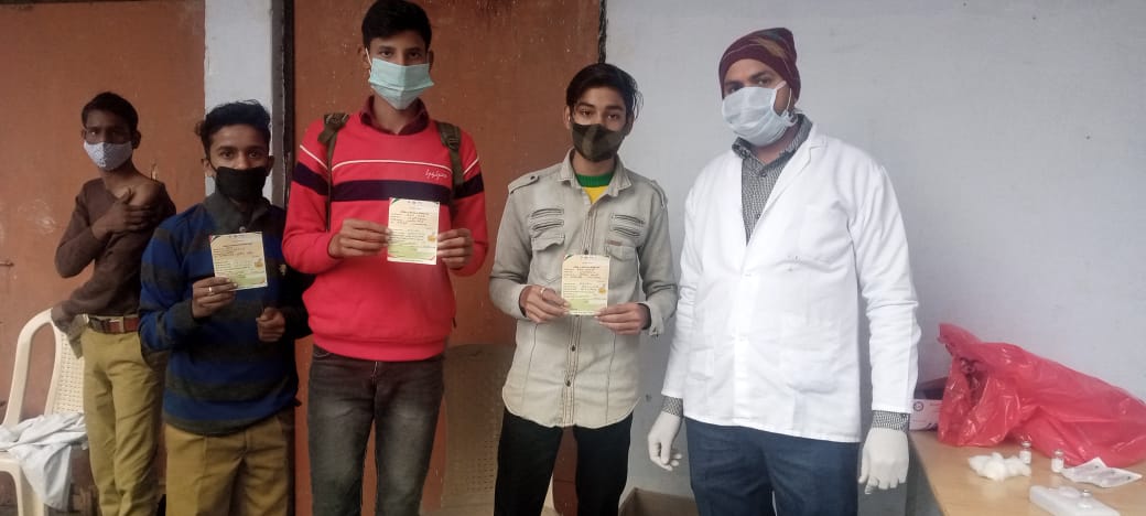 फर्रुखाबाद:115 इंटर कालेजों में 8934 किशोर,किशोरियों को लगे टीके :बीमारी से ग्रसित बुजुर्गों को सोमवार से लगेगी प्री काशन डोज डोज लेने के लिए डॉक्टर से चाहिए लिखित परामर्श : डॉ वर्मा