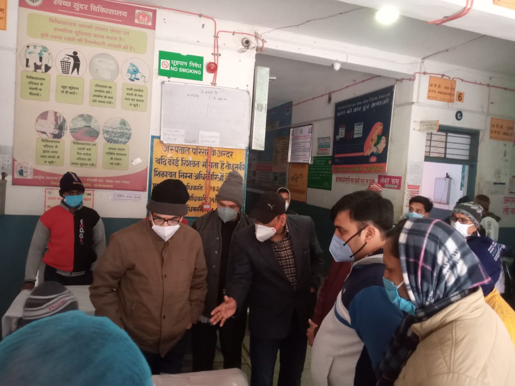 फर्रुखाबाद :अपर निदेशक ने सीएचसी का किया औचक निरीक्षण