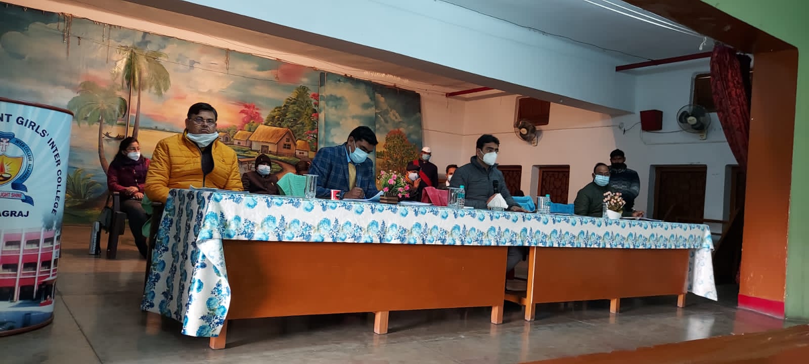 प्रयागराज : जिलाधिकारी की अध्यक्षता में उ0प्र0 शिक्षक पात्रता परीक्षा को सकुशल निर्विघ्न, नकल विहीन सम्पन्न कराने के लिए केन्द्र व्यवस्थापकों एवं सेक्टर मजिस्ट्रेटों के साथ बैठक सम्पन्न