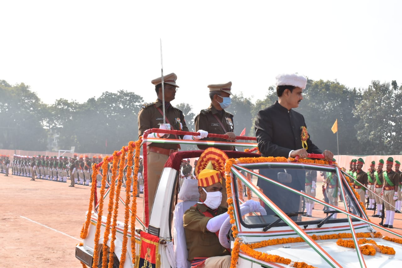 गाजीपुर: क्षेत्राधिकारी विधिभूषण मौर्य ने प्रथम परेड कमांडर की निभाई भूमिका