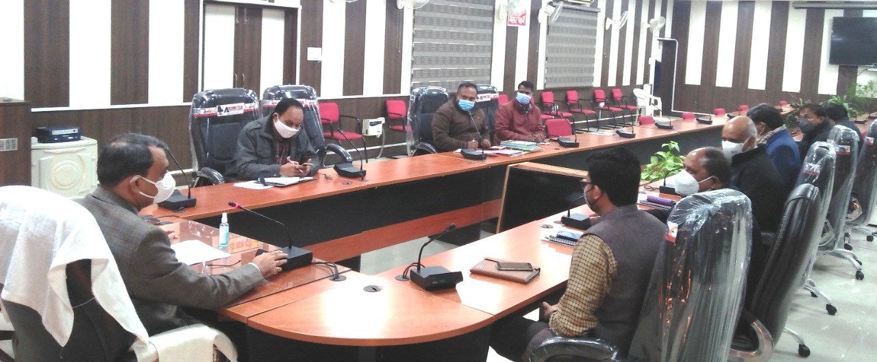 सीतापुर : आगामी विधानसभा सामान्य निर्वाचन-2022 को सकुशल सम्पन्न कराने के उद्देश्य से जिलाधिकारी विशाल भारद्वाज की अध्यक्षता में हुई बैठक