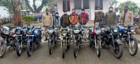 प्रयागराज - थाना मांडा पुलिस को मिली बड़ी कामयाबी मांडा पुलिस द्वारा 04 अभियुक्तों को गिरफ्तार कर उनके कब्जे से कुल 09 मोटर साइकिल बरामद