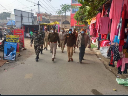 बरेली- प्रशासनिक अधिकारियों ने संवेनशील क्षेत्रों का किया दौरा
