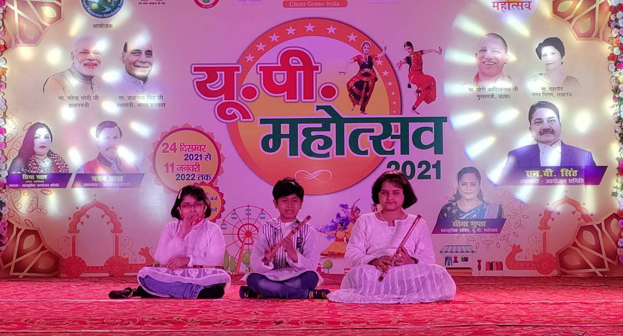 लखनऊ:यूपी महोत्सव अन्वय, अदविता और अगम्या की मनमोहक बांसुरी ने समा बांधा