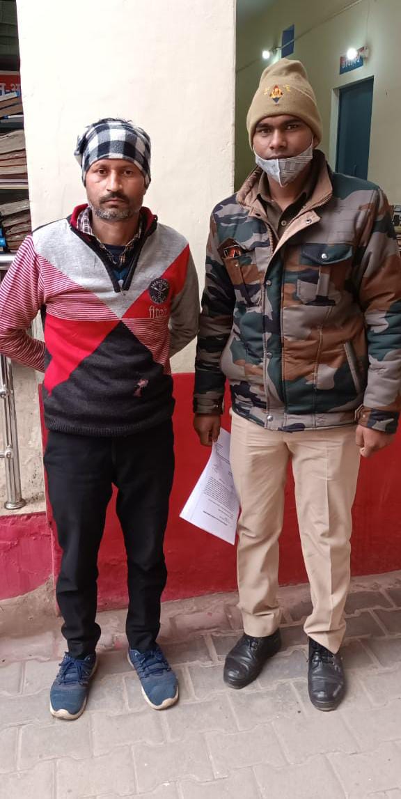 प्रयागराज: थाना मांडा पुलिस द्वारा मु0अ0स0 30/22 का पजीकृत अभियुक्त विनोद कुमार पटेल 01 अबैध तमंचा व चोरी के अन्य सामान के सांथ हुआ गिरफ्तार