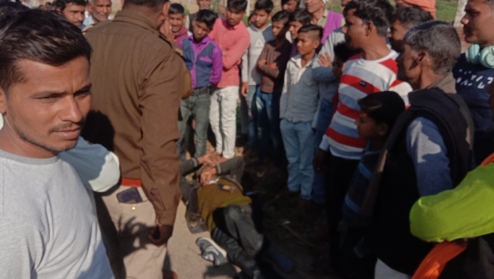 फर्रुखाबाद :मोटरसाइकिल सवार युवक ने पैदल यात्री के मारी टक्कर