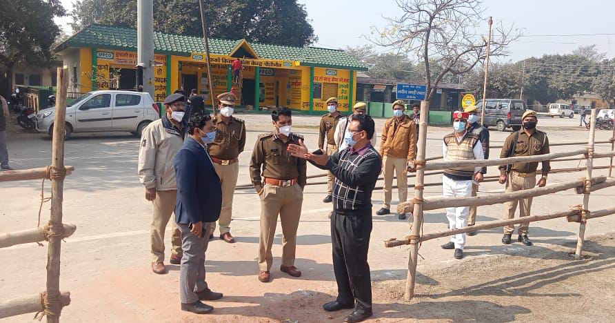 पीलीभीत:ई0वी0एम0/वी0वी0पैड के कमीशनिंग का कार्य मण्डी में हुआ प्रारम्भ।