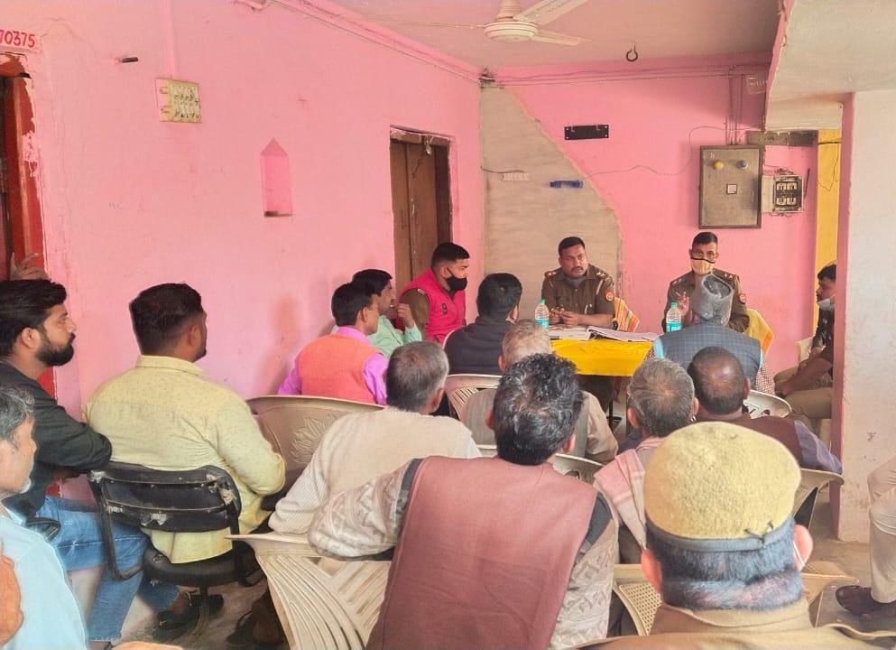 बरेली - गुलड़िया गौरी शंकर में 28 फरवरी से महाशिवरात्रि मेला को लेकरपुलिस प्रशासन ने मंदिर मेला कमेटी के साथ की बैठक।