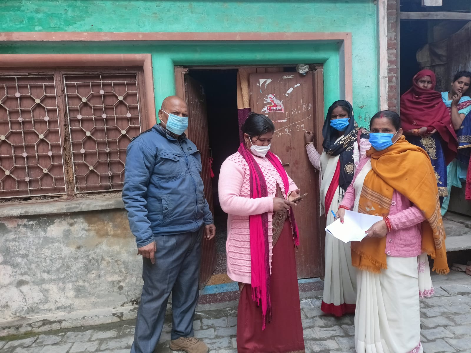 बरेली - करोना काल में टीकाकरण से वंचित रह गए बच्चों को घर-घर जाकर नियमित टीकाकरण के लिए किया गया चिन्हित।
