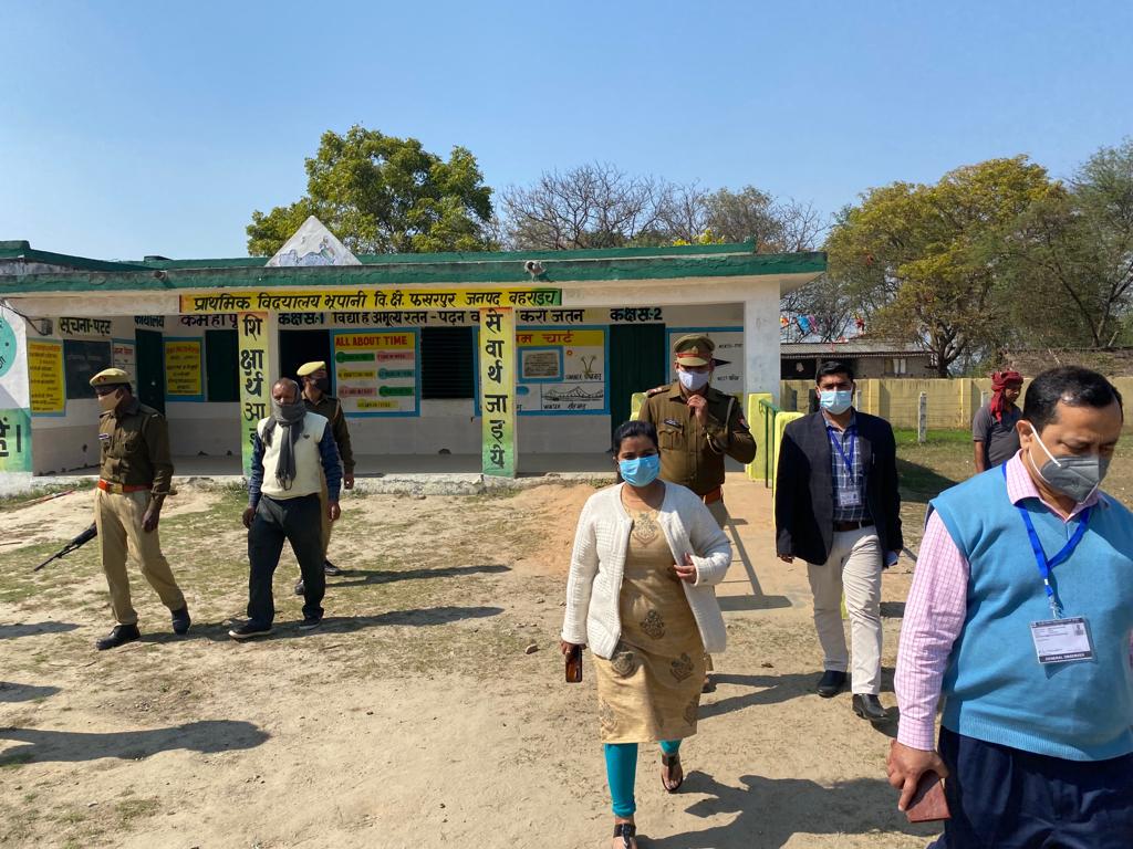 बहराइच :  प्रेक्षक नानपारा ने प्रत्याशियों के साथ की बैठक