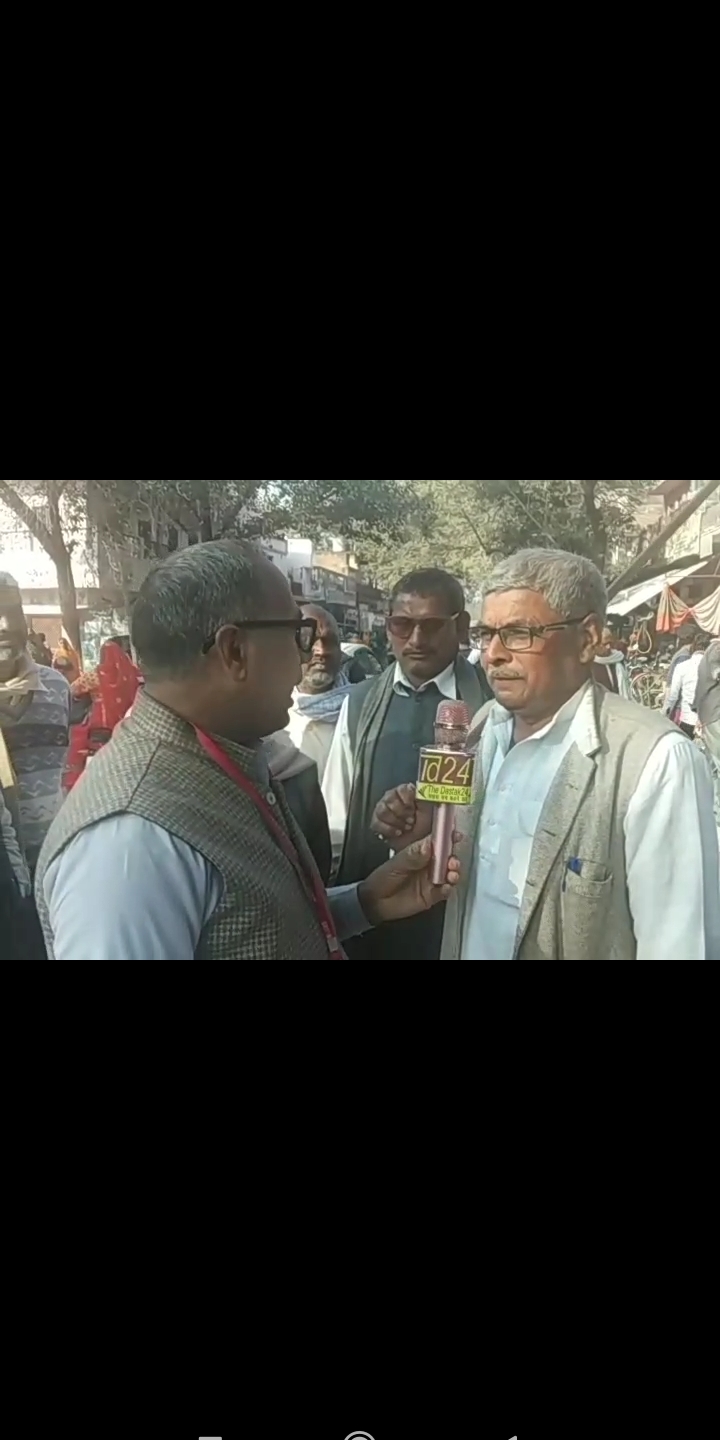 प्रयागराज- तहसील कोरांव थाना क्षेत्र मांडा के उपरौध क्षेत्र के हाटा मार्केट में किसानों द्वारा किया गया धरना प्रदर्शन,