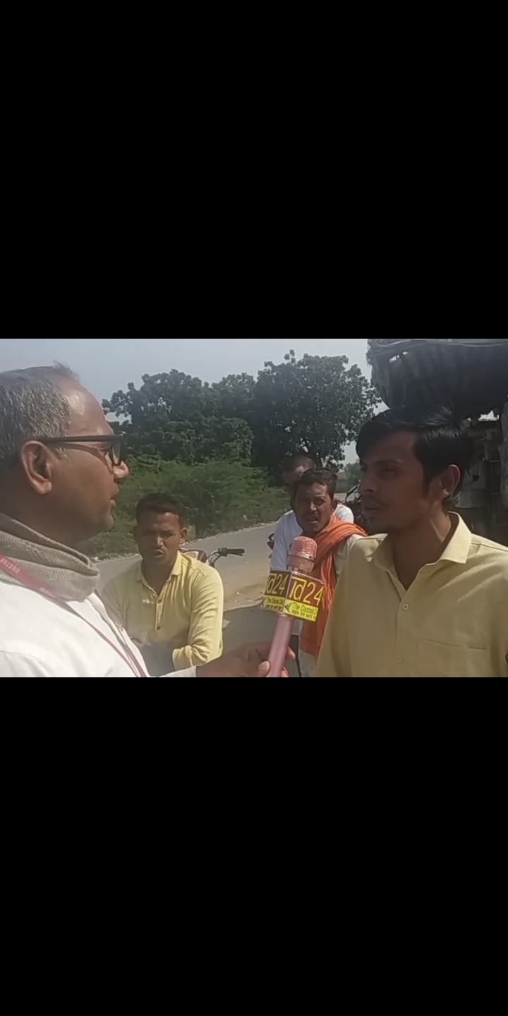 प्रयागराज -  तहसील कोरांव के अंतर्गत सुभाष से रत्योरा जाने वाले तिराहे पर घूम रहे युवाओ से की बात चीत