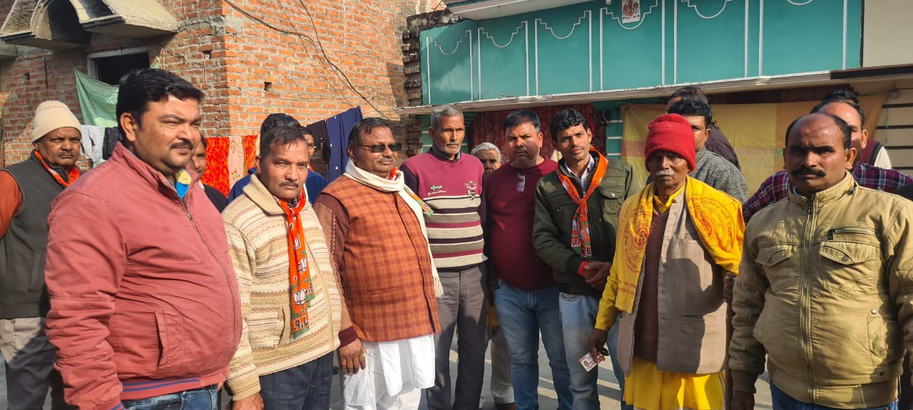 पीलीभीत:विधायक व भाजपा प्रत्याशी बाबूराम ने कई गांवों में मांगे वोट
