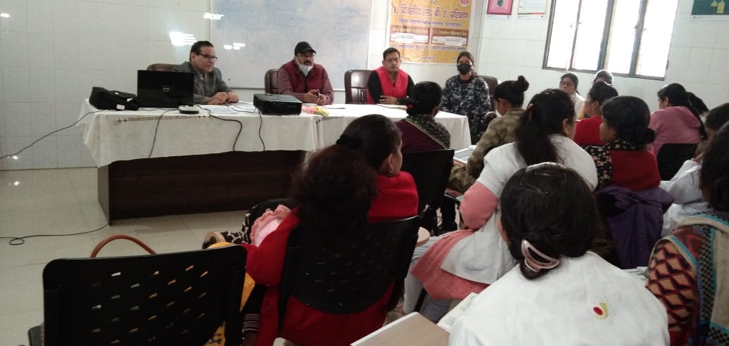 फर्रुखाबाद : मातृ एवं शिशु मृत्यु दर में कमी लाने को लेकर स्वास्थ्य कर्मियों को किया गया प्रशिक्षित,मातृ एवं शिशु मृत्युदर घटाने में स्किल बर्थ अटेंडेंट का प्रभावी योगदान-डॉ कैलाश दुल्हानी