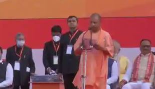 केंद्र के तमाम पदाधिकारियोंऔर मोदी की अगुवाई में योगी आदित्यनाथ ने ली मुख्यमंत्री पद की शपथ, मौर्य व पाठक बने डिप्टी सीएम