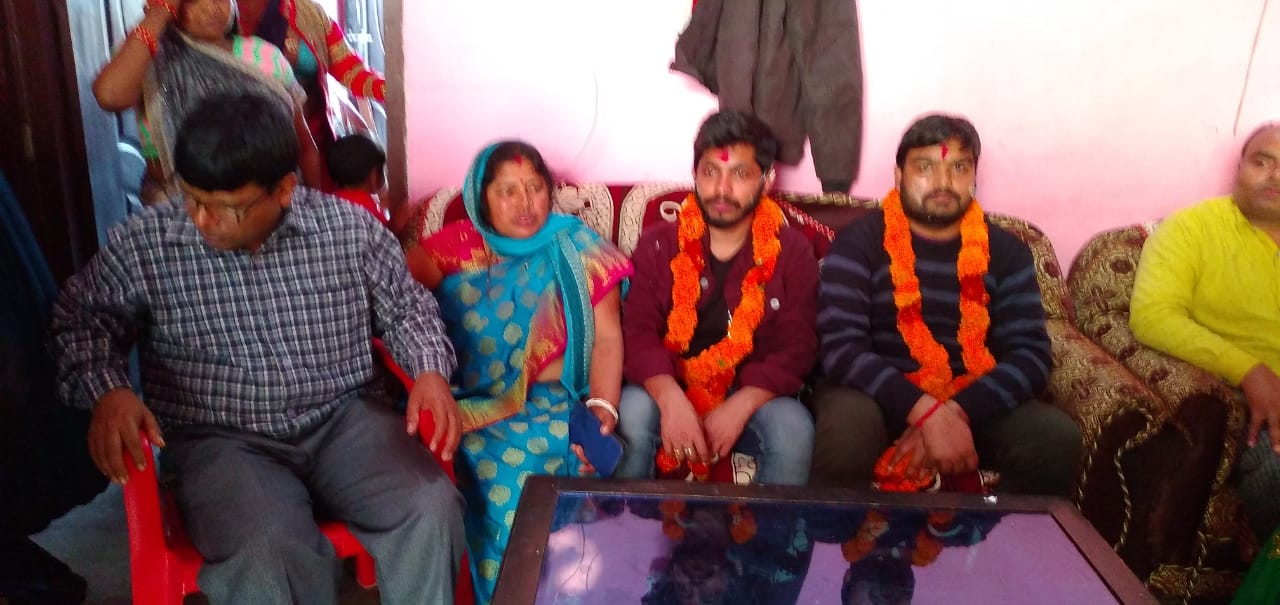 बरेली/आँवला - यूक्रेन में फंसे शिवपुरी के दोनों युवक सकुशल पहुंचे अपने घर, सरकार का जताया भारी आभार।