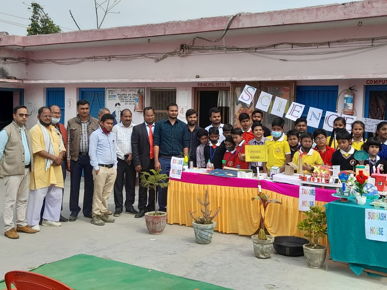 बहराइच: लार्ड बुद्धा मॉडर्न पब्लिक स्कूल में लगी भौतिक प्रदर्शनी
