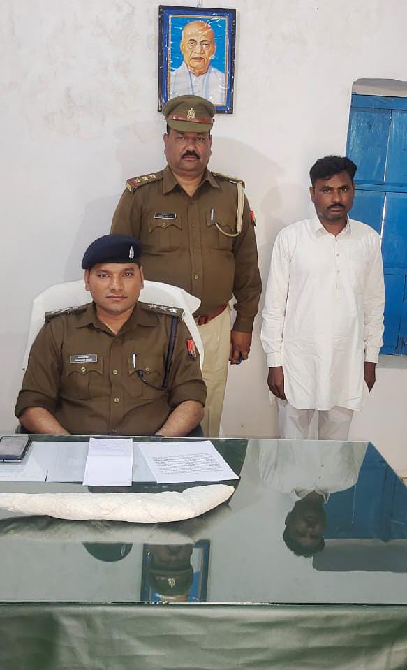 पीलीभीत: ग्राम प्रधान द्वारा खुले में लड़कियों का अश्लील डांस कराना पड़ा महंगा।