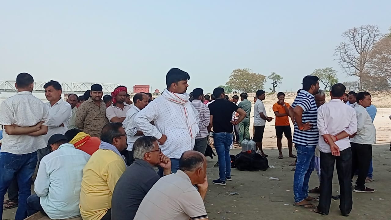 बहराइच- घाघरा नदी में नहाने गया युवक डूबा, रो-रो कर परिजनों का बुरा हाल