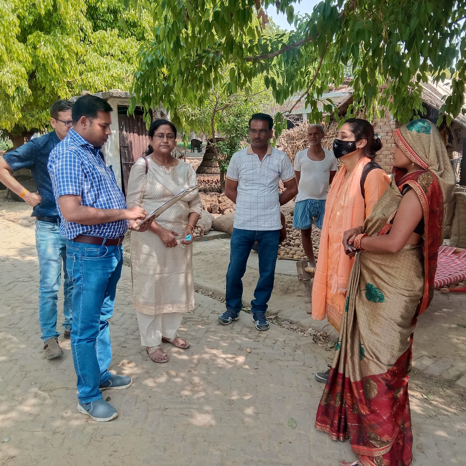 फर्रुखाबाद-संयुक्त निदेशक ने परखी पोलियो अभियान की जमीनी हकीकत कमालगंज सीएचसी के कोनी नगला, सुल्तानपुर और खेरे नगला का किया निरीक्षण