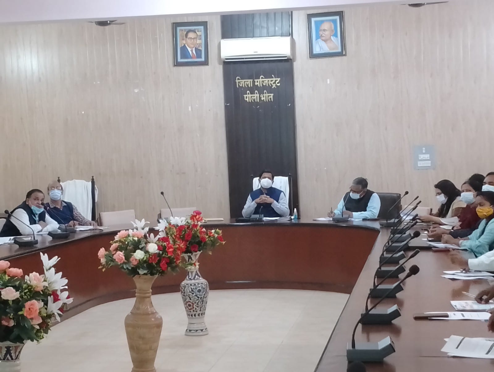 पीलीभीत : राष्ट्रीय लोक अदालत के सफल आयोजन के सम्बन्ध में एक बैठक का आयोजन