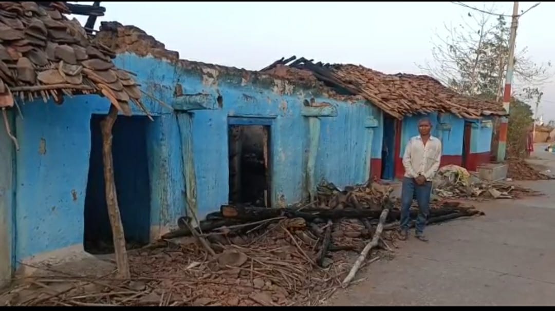 उमरिया: अज्ञात कारणों से लगा घर में आग लाखों का सामान हुआ जलकर खाक