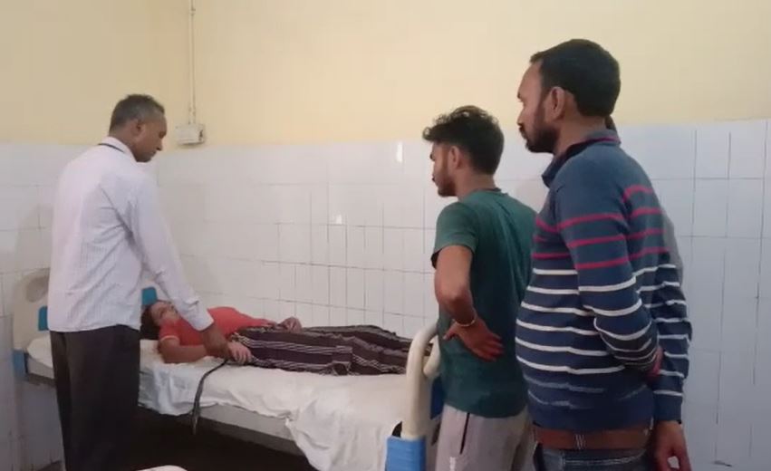 बांदा :संदिग्ध परिस्थितियों में 16 वर्षीय लड़की ने फांसी लगाकर की आत्महत्या मौके पर पहुंची पुलिस जांच में जुटी