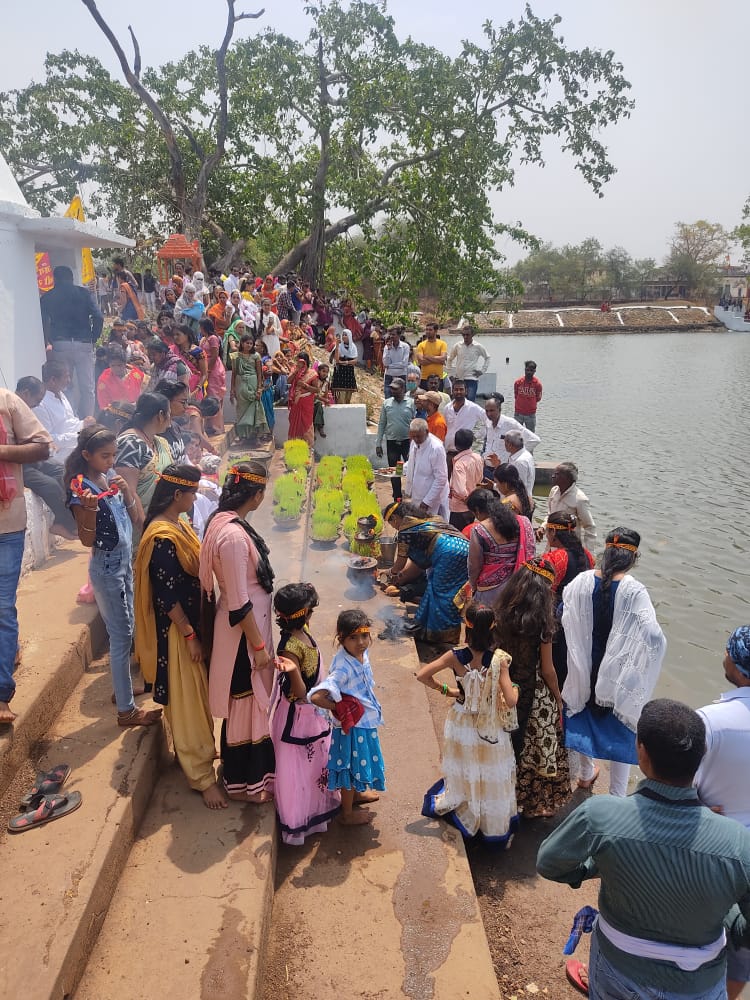 रायपुर :- नवरात्र के अंतिम दिन जोत जवारा विसर्जन यात्रा में श्रद्धालुओं का सैलाब उमड़ा
