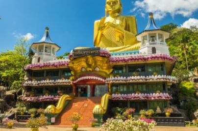 श्रीलंका अब भुखमरी की कगार पर, छात्रों ने मंत्रालय पर बोला धावा