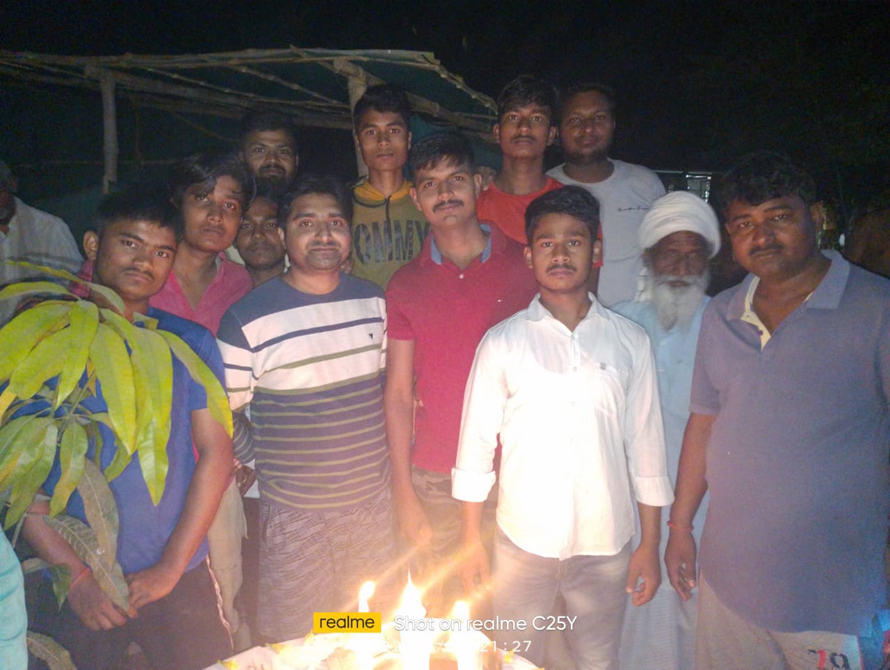 जौनपुर/सिरकोनी:बच्चो ने केक काटकर मनाया सम्राट अशोक जयंती