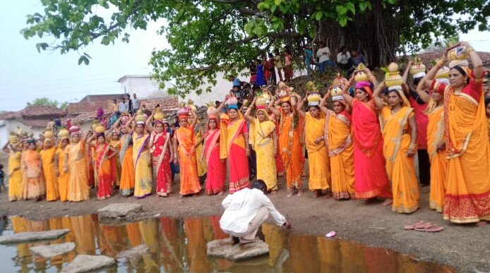 रायपुर :- जंजगीरा में कलश यात्रा के साथ भागवत कथा का हुआ शुभारंभ