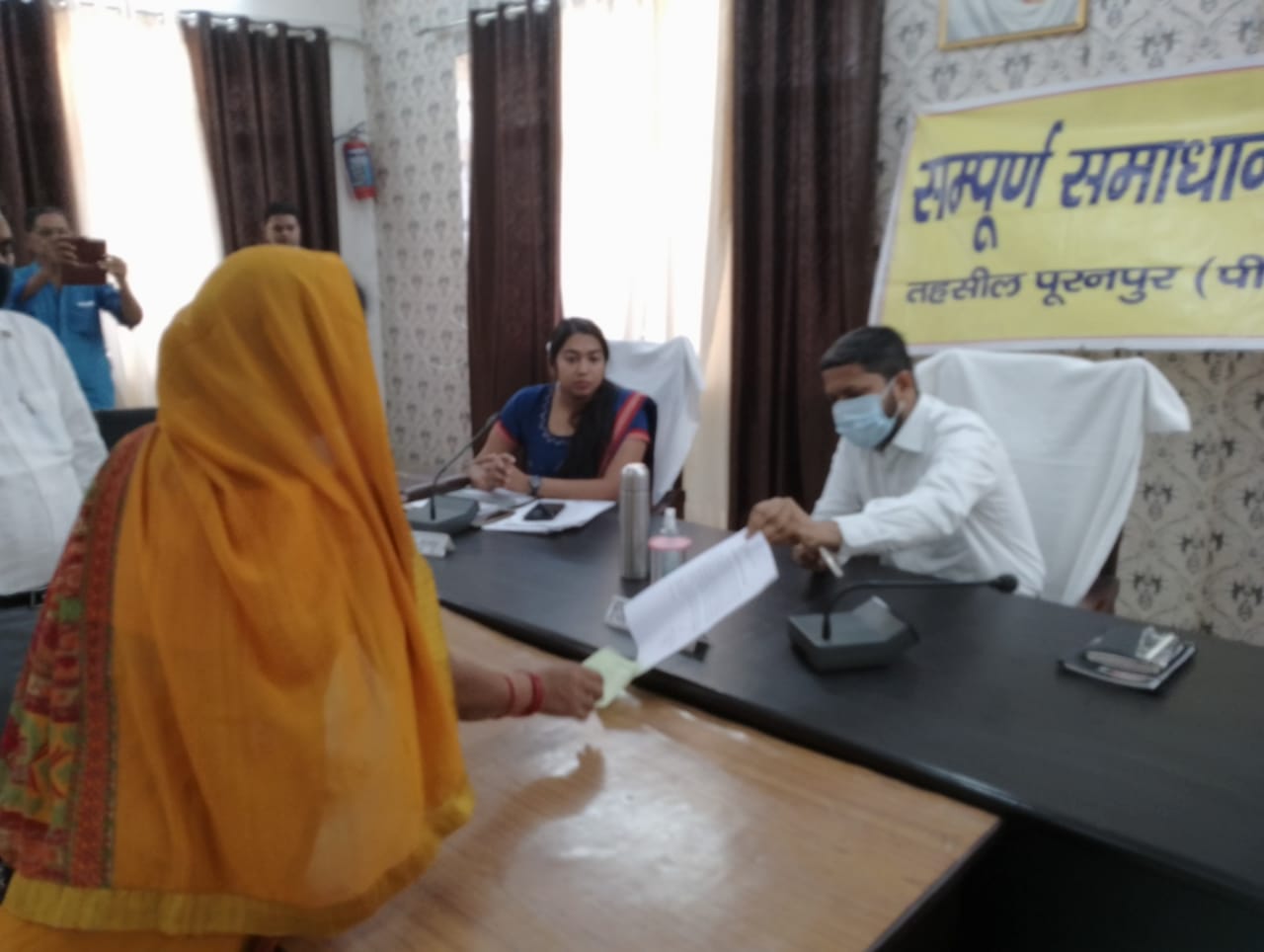 पीलीभीत :सम्पूर्ण समाधान दिवस में 40 शिकायती प्रार्थना पत्र प्राप्त हुये तथा मौक पर 25 का हुआ निस्तारण।
