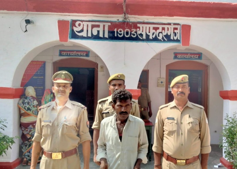 बाराबंकी: थाना सफदरगंज पुलिस द्वारा दो अभियुक्त को किया गया गिरफ्तार, कब्जे से दो अदद तमंचा मय तीन अदद जिन्दा कारतूस बरामद।