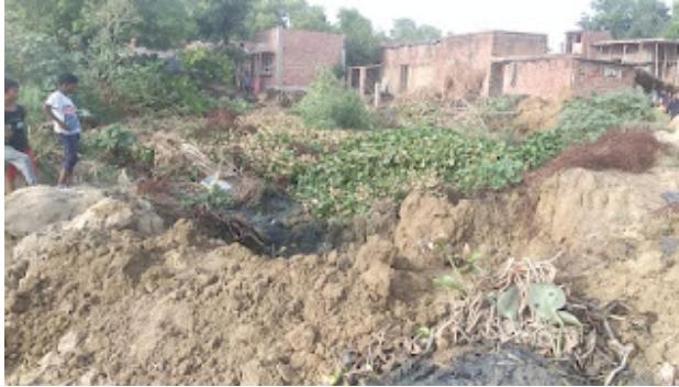 जौनपुर:ग्राम सभा की जमीन पर चला बाबा जी का बुलडोजर