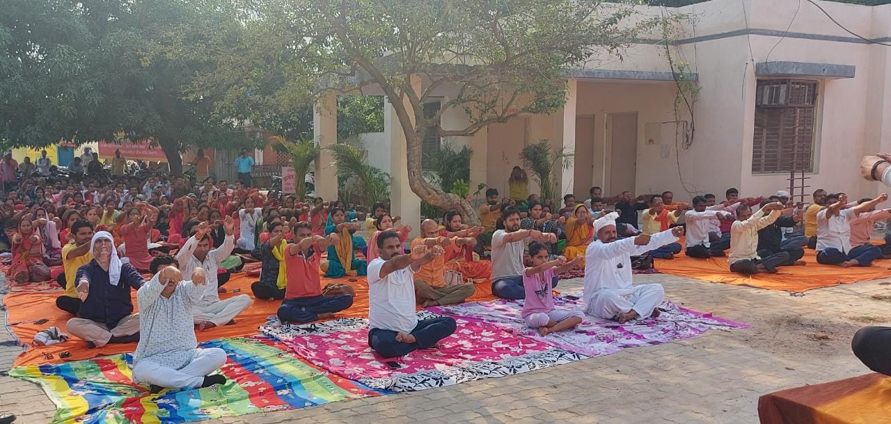गोण्डा: जिले भर के सभी ब्लॉकों में लगे योग शिविर, सीखे निरोग रहने के गुर l