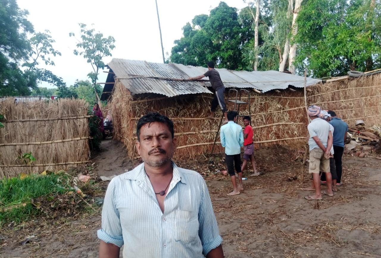 बहराइच: तेज हवा के झोको में उड़ गए बेटी और पिता के अरमान, आज ही बेटी की आनी है बरात