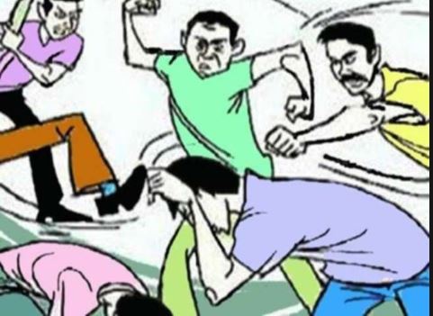 जौनपुर - राशन न देने का विरोध करने पर कोटेदार ने मां-बेटे को पीटा।