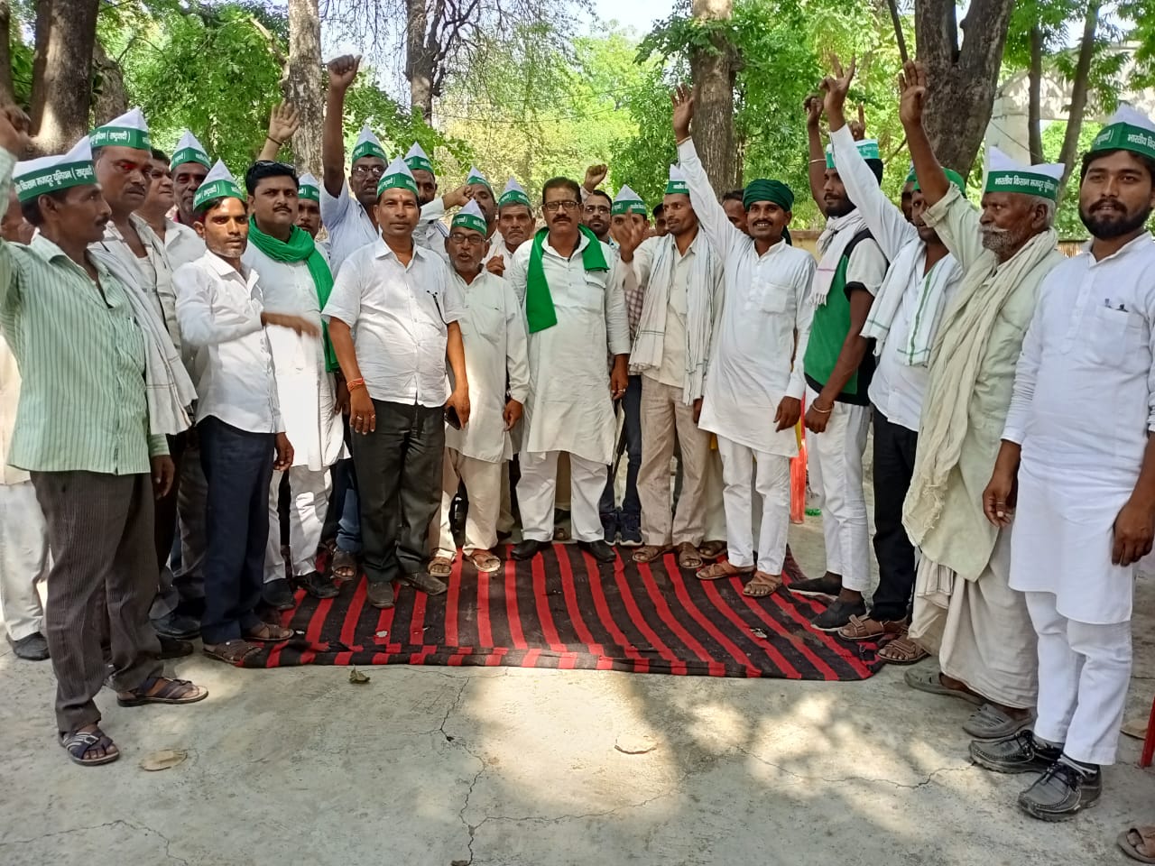 सीतापुर :भारतीय किसान मजदूर यूनियन राष्ट्रवादी संगठन द्वारा समीक्षा बैठक का आयोजन किया गया