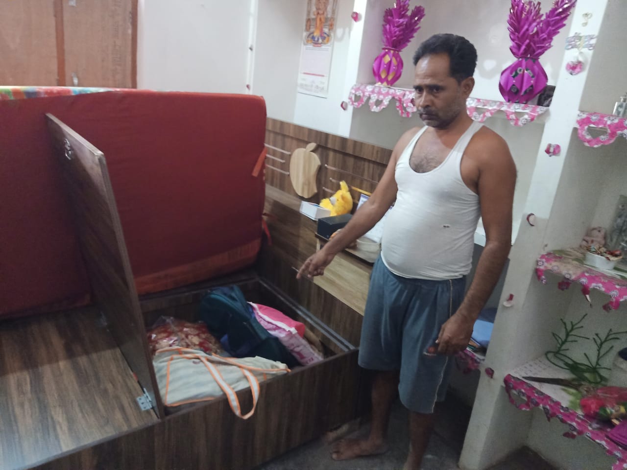 बरेली -लूट की बड़ी घटनाओ की जिम्मेदार  कौन है? पुलिस या प्रसाशन,या हमारी लापरवाही