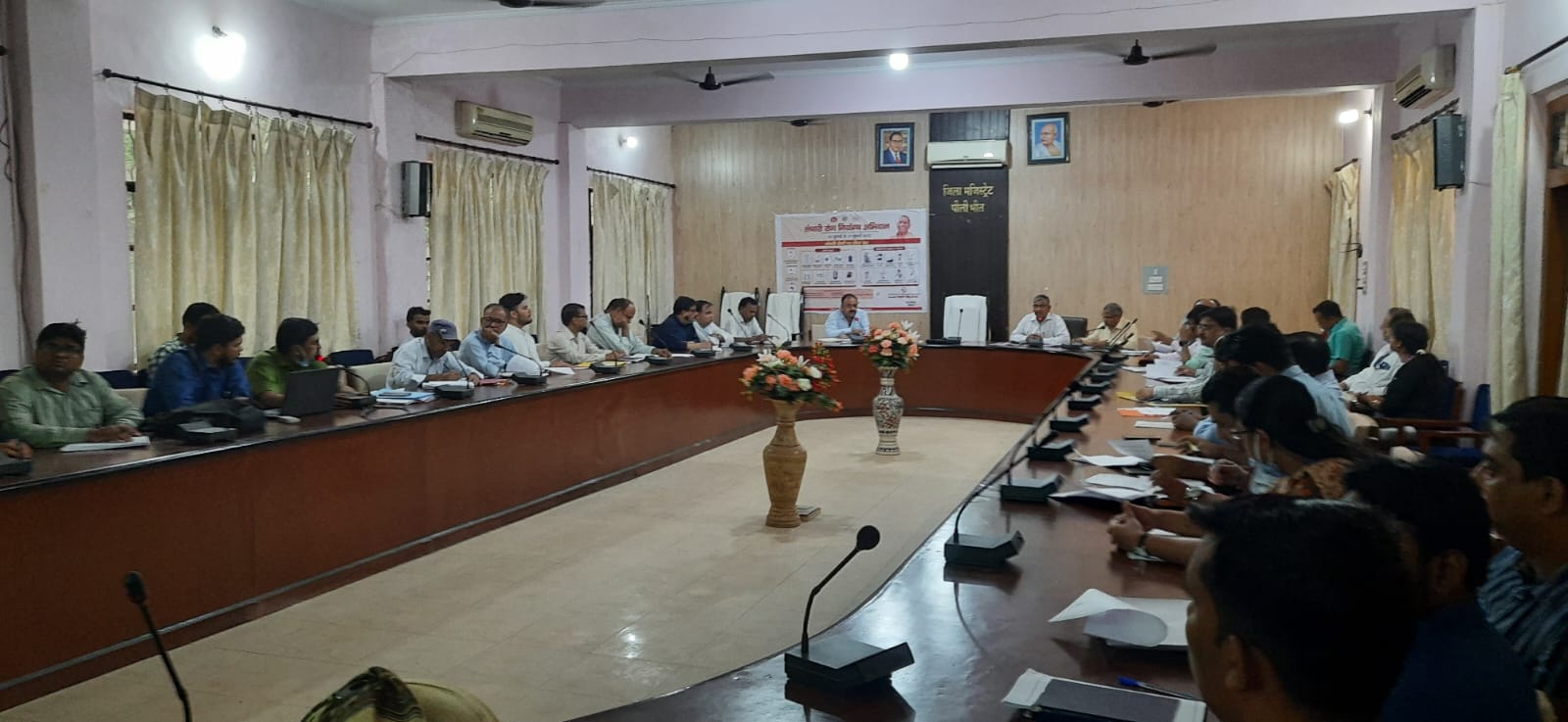 पीलीभीत : छात्र/छात्राओं के द्वारा योजनाओं के बारे में आम जनमानस को जागरूक करें पात्रों को लाभ प्रदान किया जाये, जिलाधिकारी।