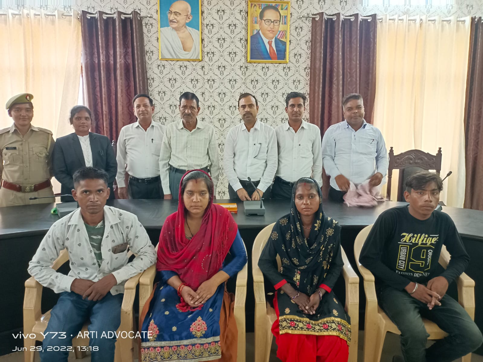 पीलीभीत : तहसील सभागार पूरनपुर में पुलिस परामर्श केंद्र द्वारा दो युगल दम्पत्तियों का समझौता कराकर हंसी खुशी किया विदा ।