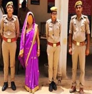 प्रयागराज-  अभियुक्ता सुधा देवी पत्नी राजकुमार गोस्वामी निवासी कोलसरा थाना खीरी पुलिस द्वारा गिरफ्तार