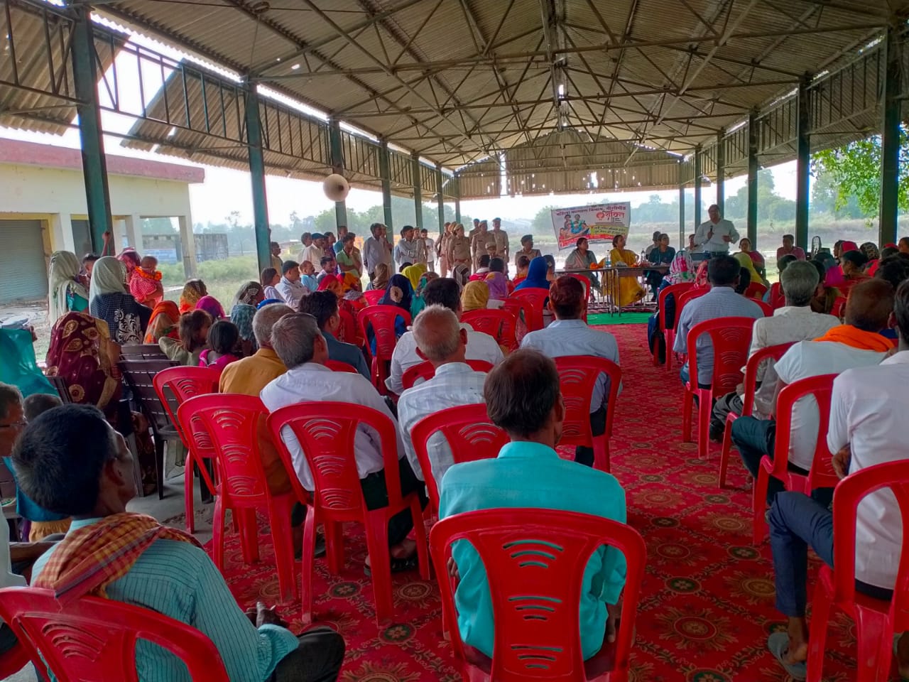 पीलीभीत: श्रीमती अंजू प्रजापति की अध्यक्षता में मिशन शक्ति 4.0 अभियान के अंतर्गत विकासखंड मरौरी के ग्राम पंचायत बिठौरा कला में जन चौपाल कार्यक्रम किया गया