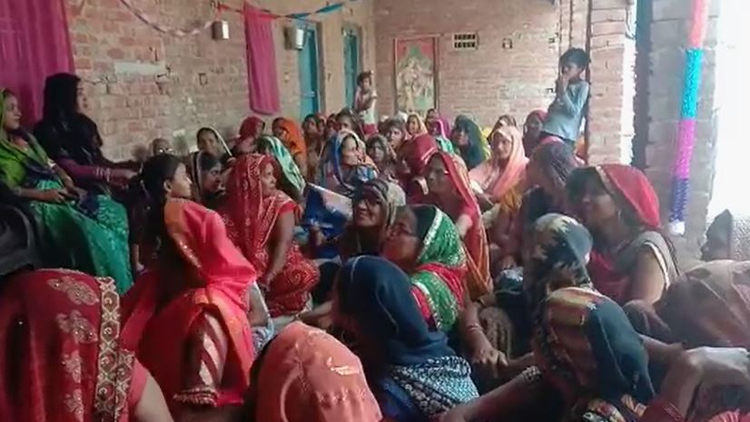 मैनपुरी :  ग्राम जिरौली में महिला संगठन आजीविका मिशन चलाया गया