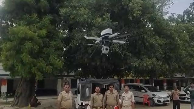 मैनपुरी:प्रशासन की शक्ति ड्रोन कैमरा नजर आया आसमान में